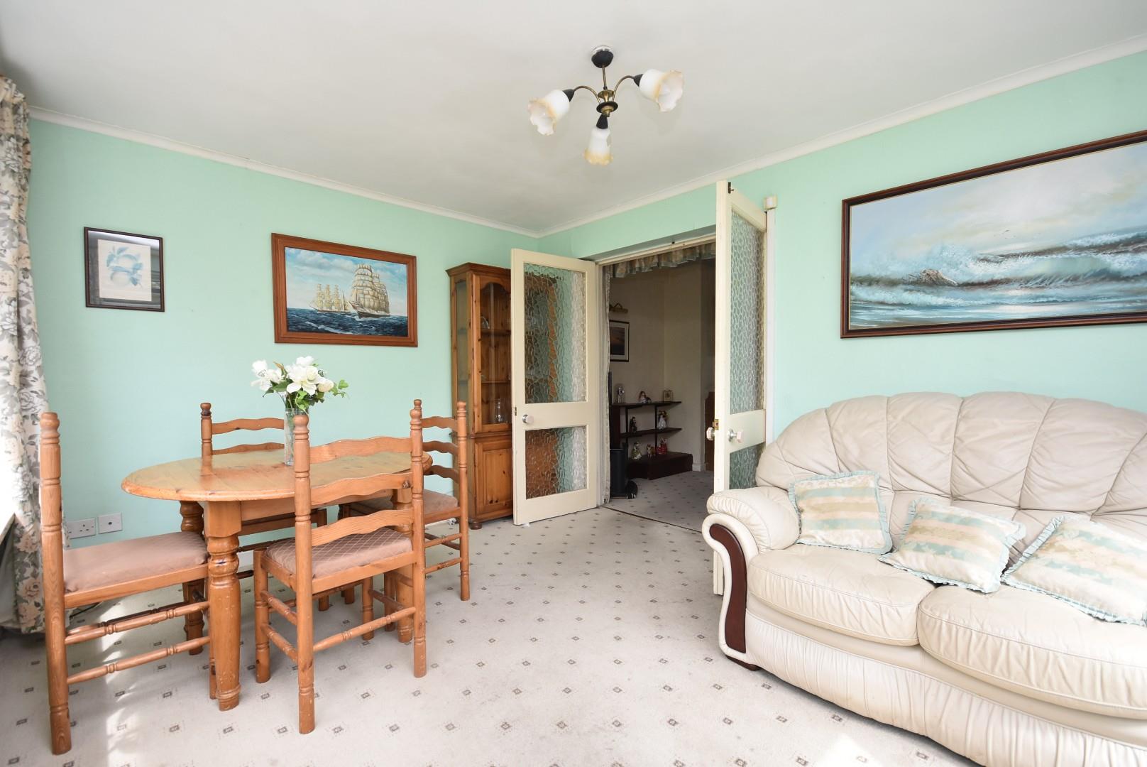 63 Coleridge Avenue, Penarth, CF64 2SR